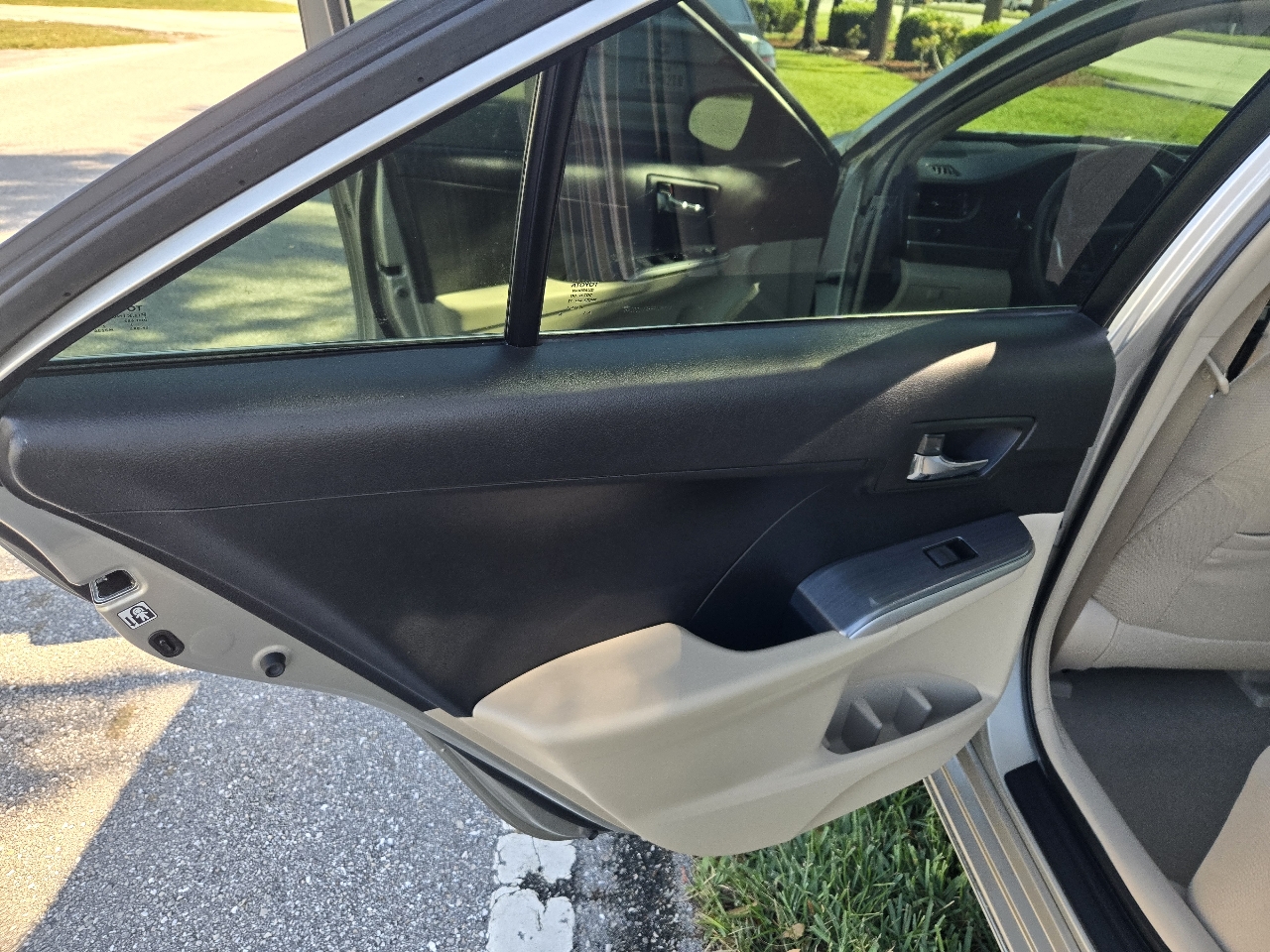 Toyota Camry Hybrid XLE 2014