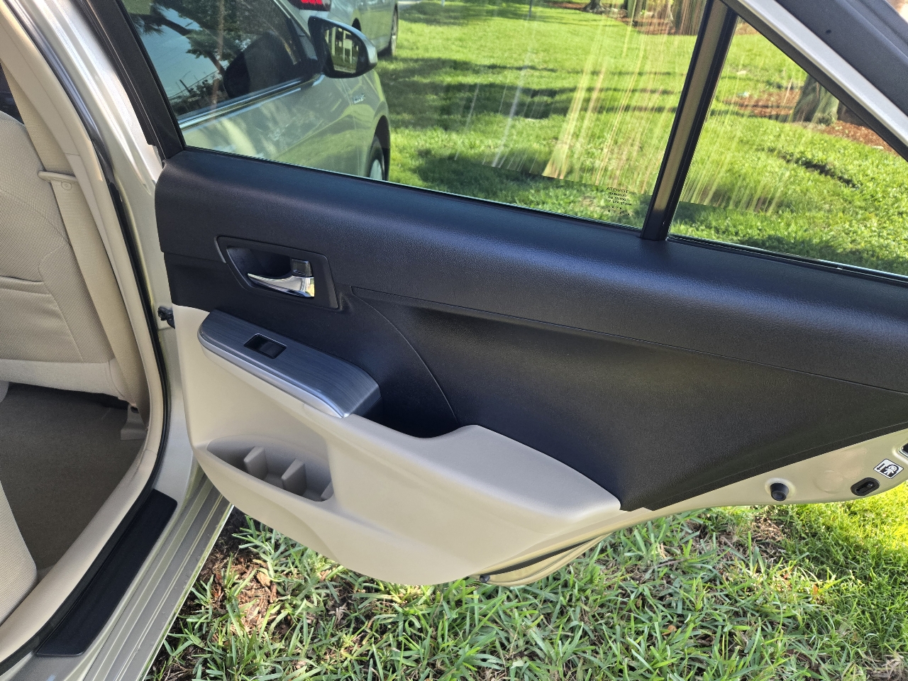 Toyota Camry Hybrid XLE 2014