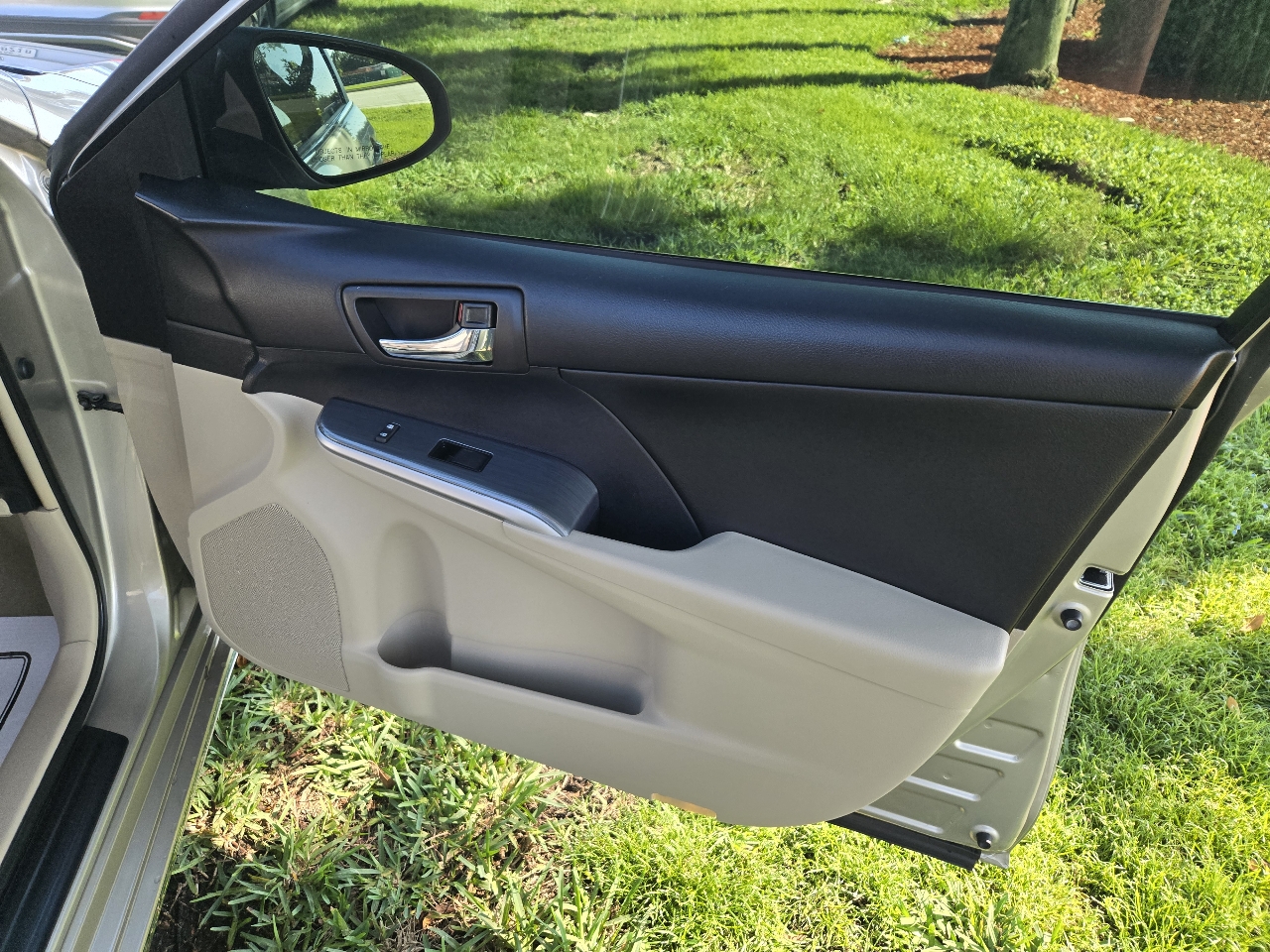 Toyota Camry Hybrid XLE 2014