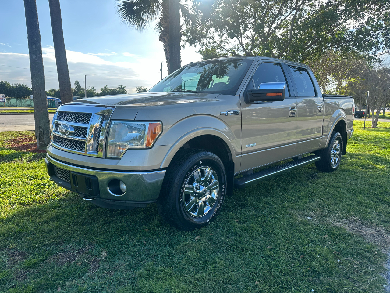 2011 Ford F-150 4WD SuperCrew 139" Lariat