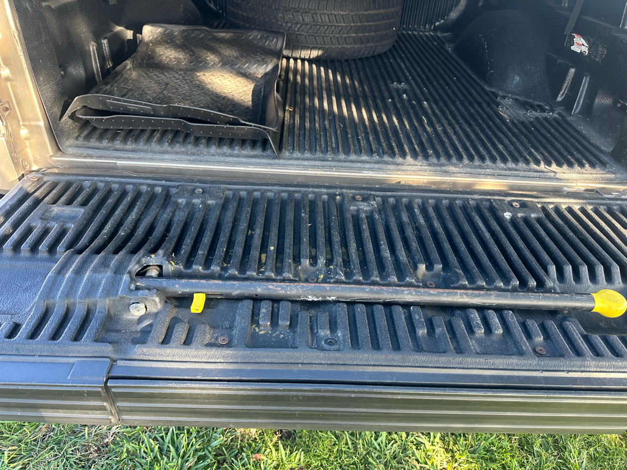 Ford F-150 4WD SuperCrew 139" Lariat 2011