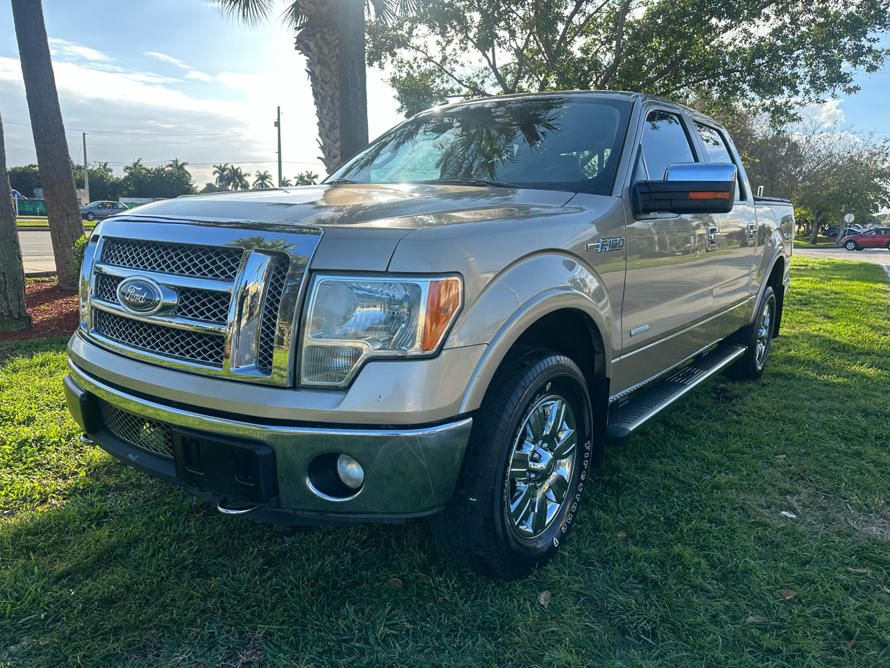 Ford F-150 4WD SuperCrew 139" Lariat 2011