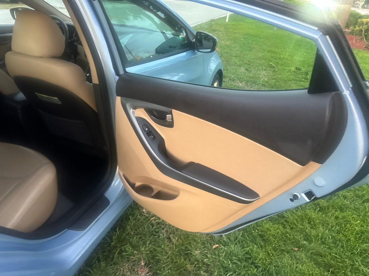 Hyundai Elantra Limited 2011