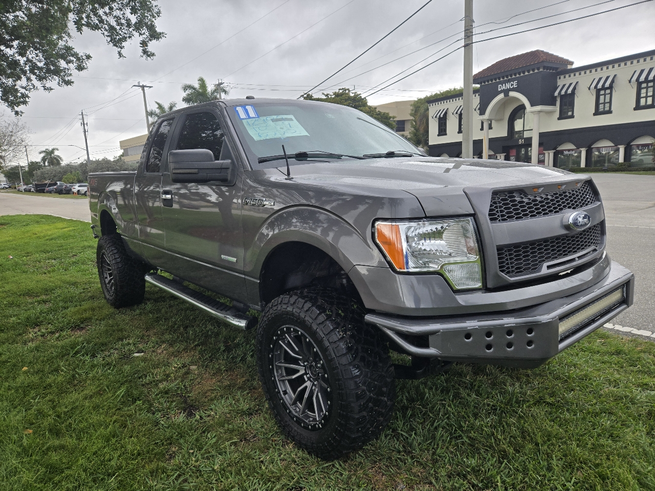 Ford F-150 2WD Supercab 133" FX2 2011