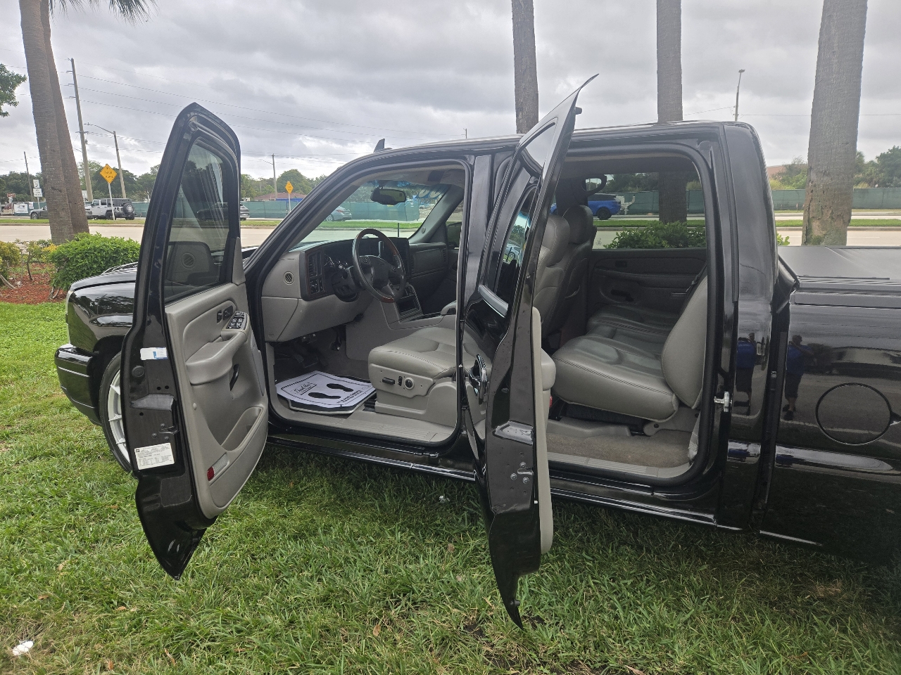 Chevrolet Silverado 1500 2WD Crew Cab 153.0" LTZ w/2LZ 2006