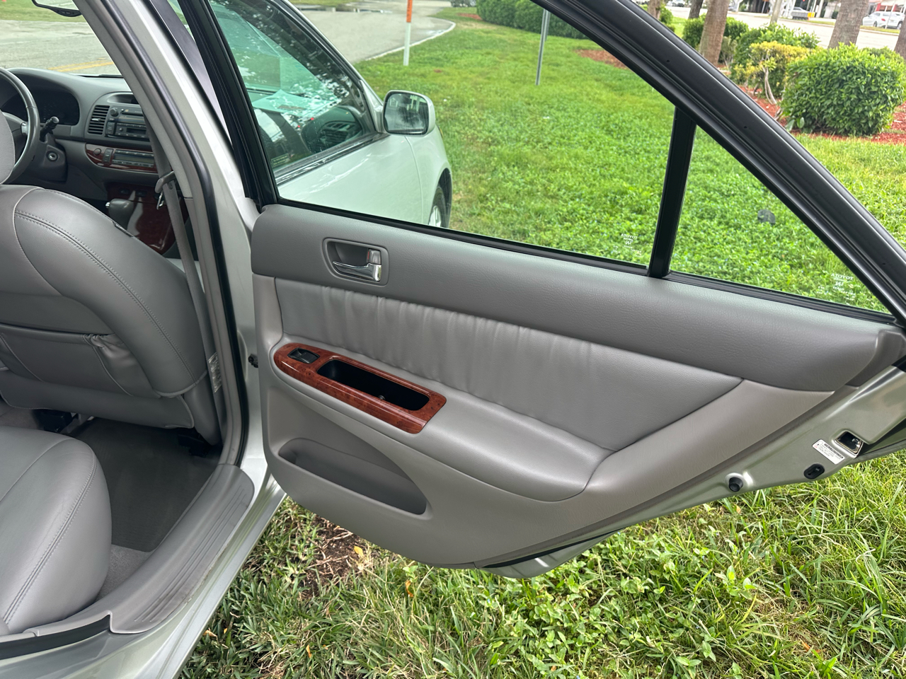 Toyota Camry LE V6 2005