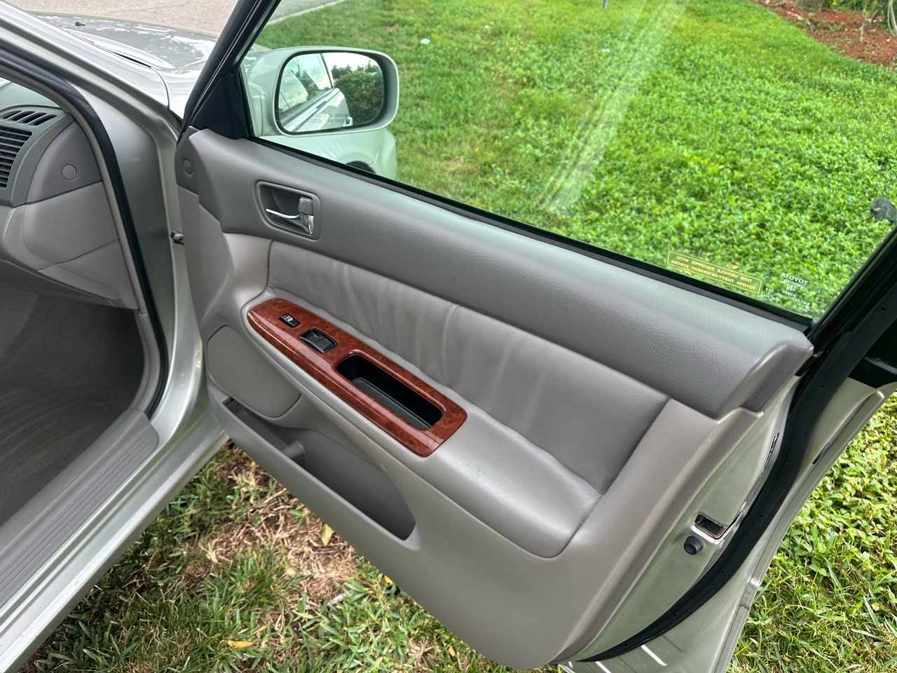 Toyota Camry LE V6 2005