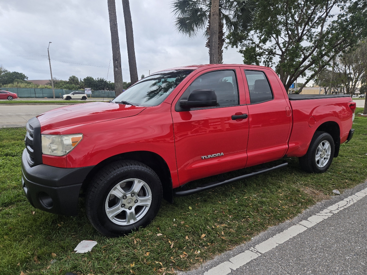 2013 Toyota Tundra 2WD CrewMax 145.7" 4.7L SR5 (Natl)
