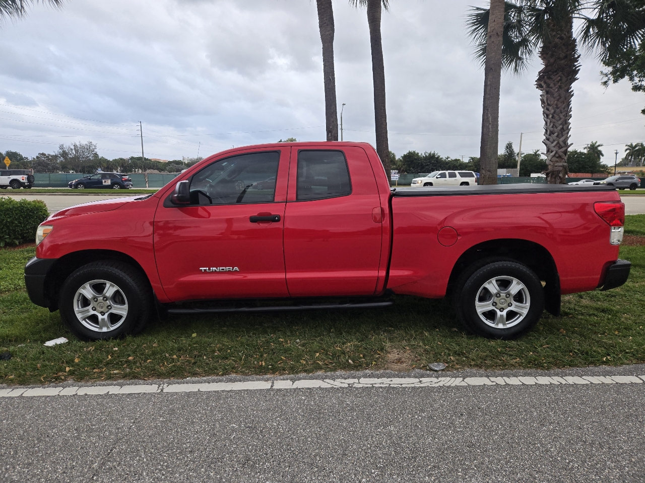 Toyota Tundra 2WD CrewMax 145.7" 4.7L SR5 (Natl) 2013