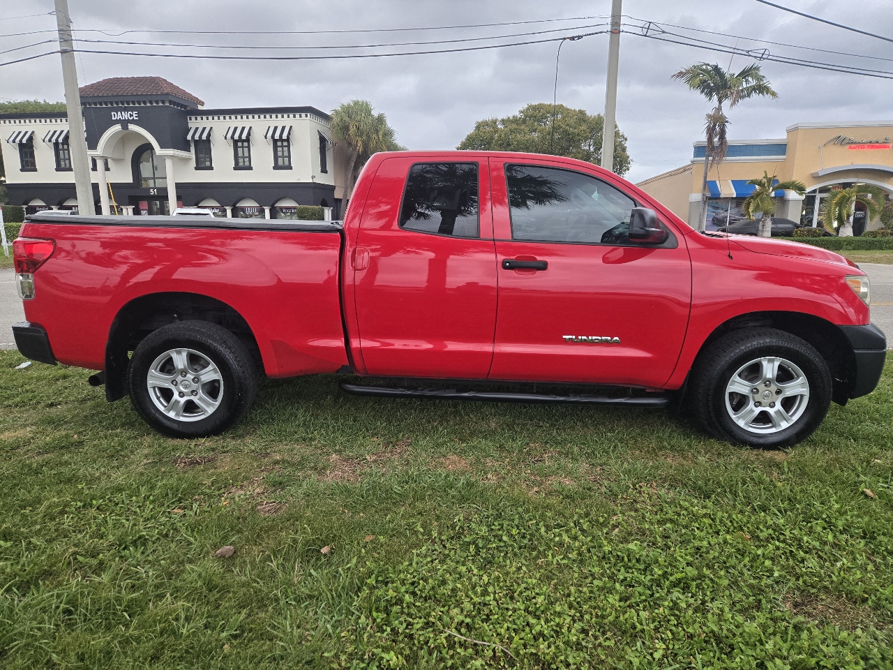 Toyota Tundra 2WD CrewMax 145.7" 4.7L SR5 (Natl) 2013