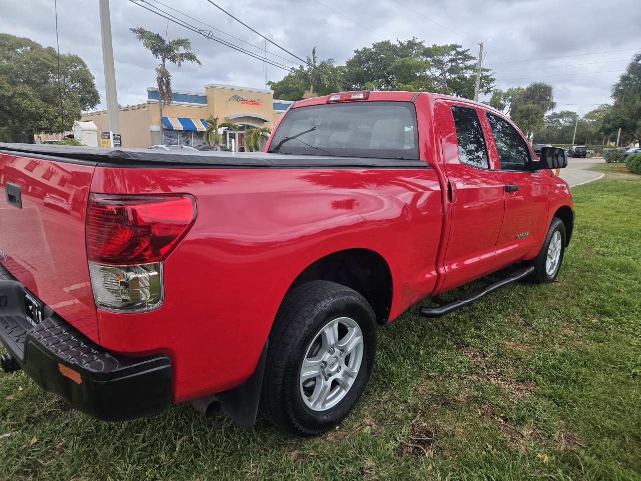 Toyota Tundra 2WD CrewMax 145.7" 4.7L SR5 (Natl) 2013