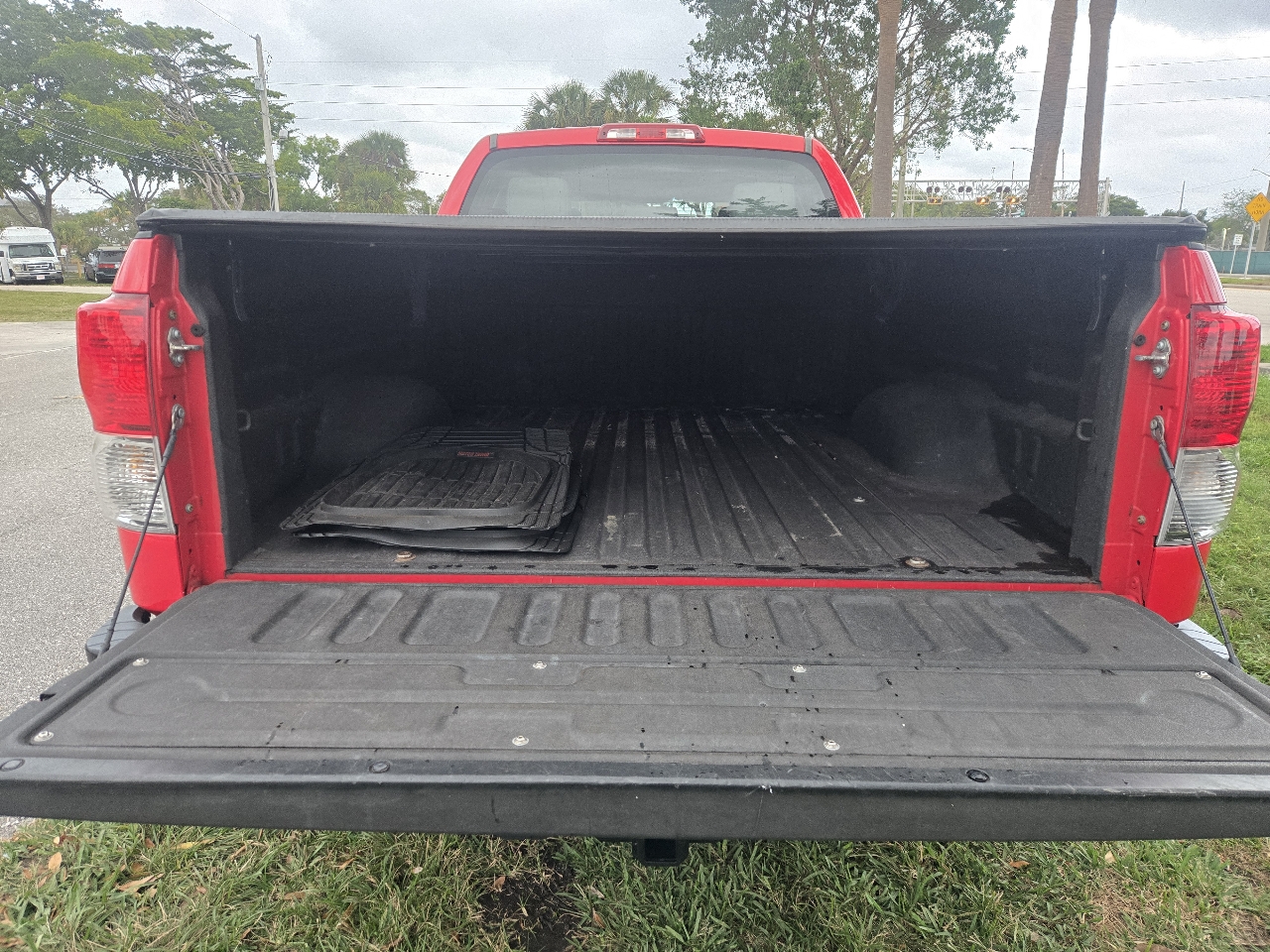 Toyota Tundra 2WD CrewMax 145.7" 4.7L SR5 (Natl) 2013