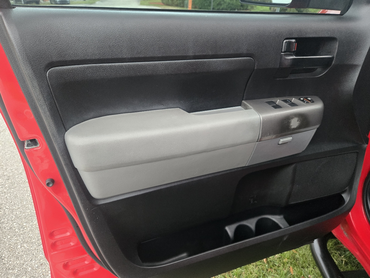 Toyota Tundra 2WD CrewMax 145.7" 4.7L SR5 (Natl) 2013