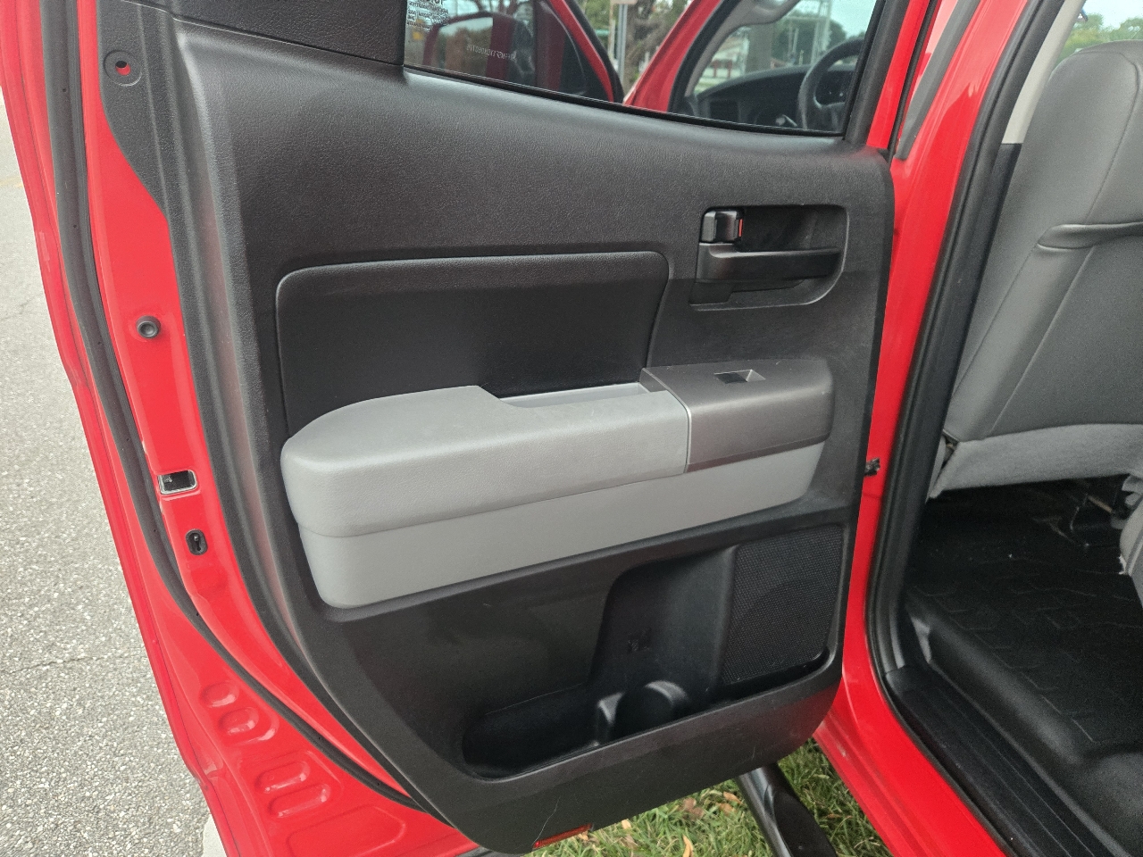 Toyota Tundra 2WD CrewMax 145.7" 4.7L SR5 (Natl) 2013