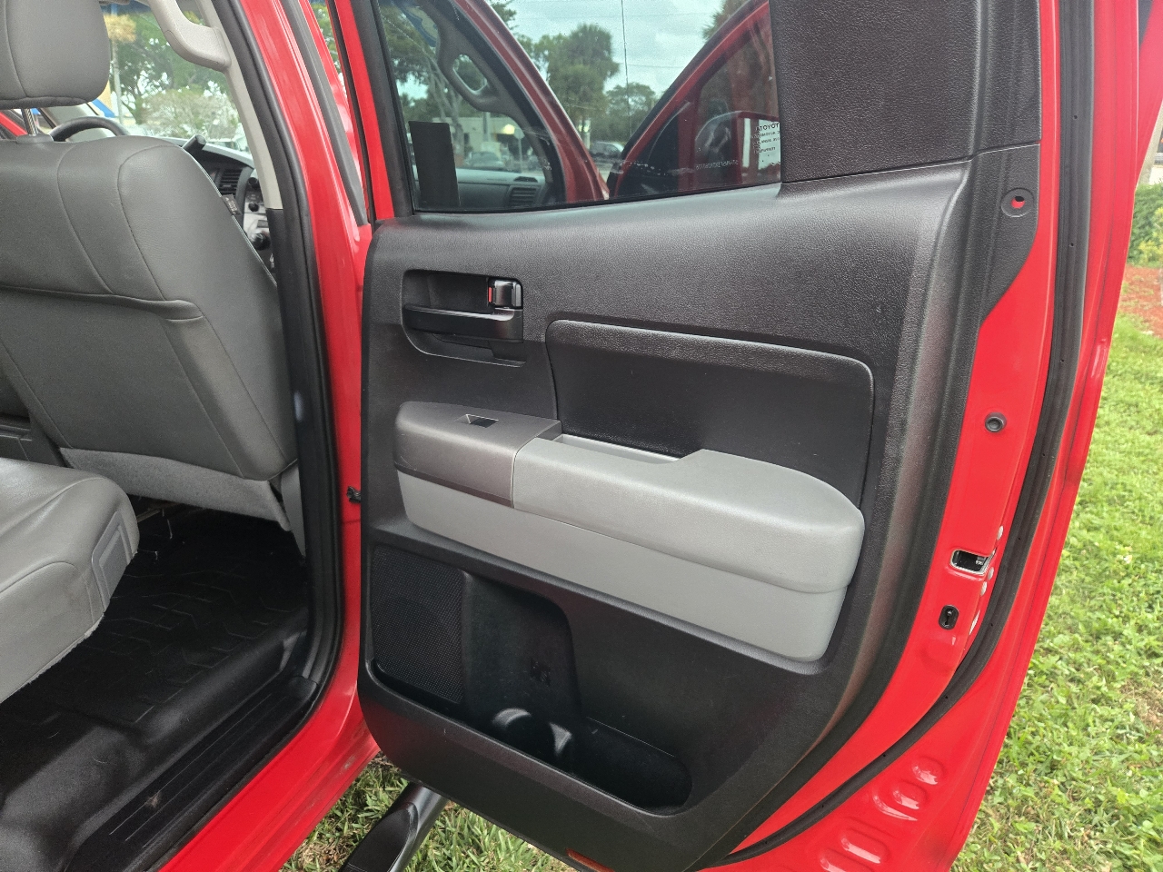 Toyota Tundra 2WD CrewMax 145.7" 4.7L SR5 (Natl) 2013