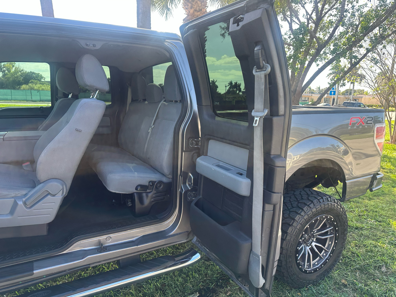 Ford F-150 2WD SuperCab 145" STX 2011