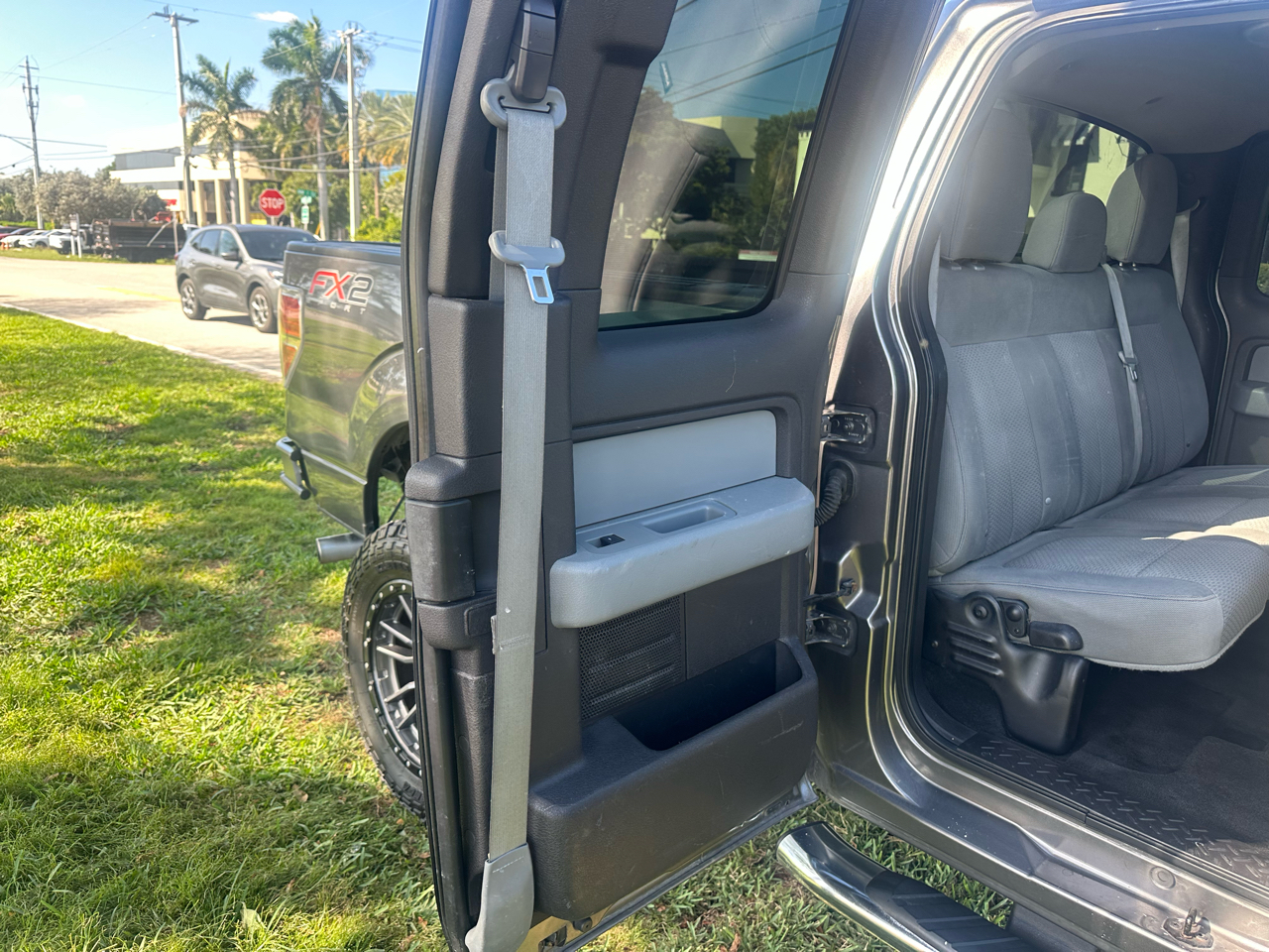 Ford F-150 2WD SuperCab 145" STX 2011