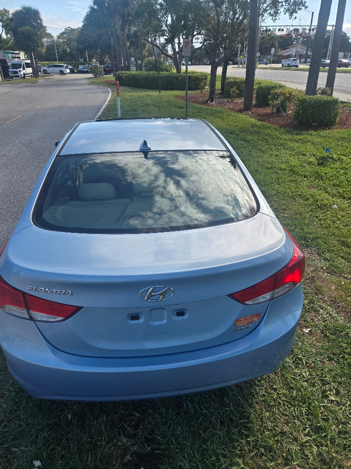Hyundai Elantra Limited 2011
