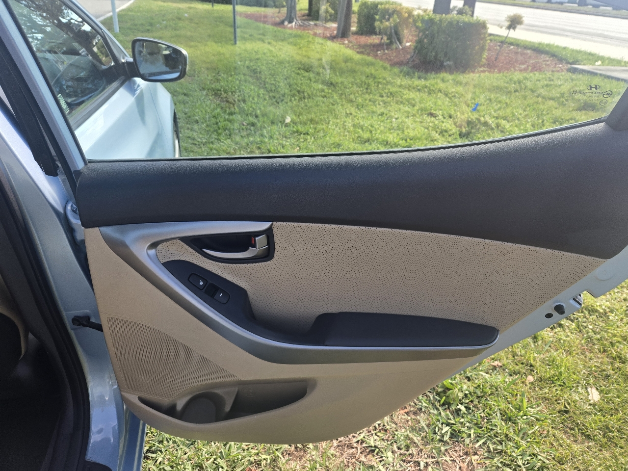 Hyundai Elantra Limited 2011