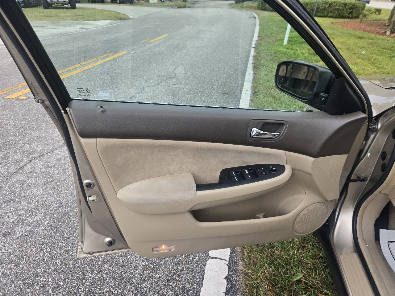 Honda Accord LX sedan AT 2005