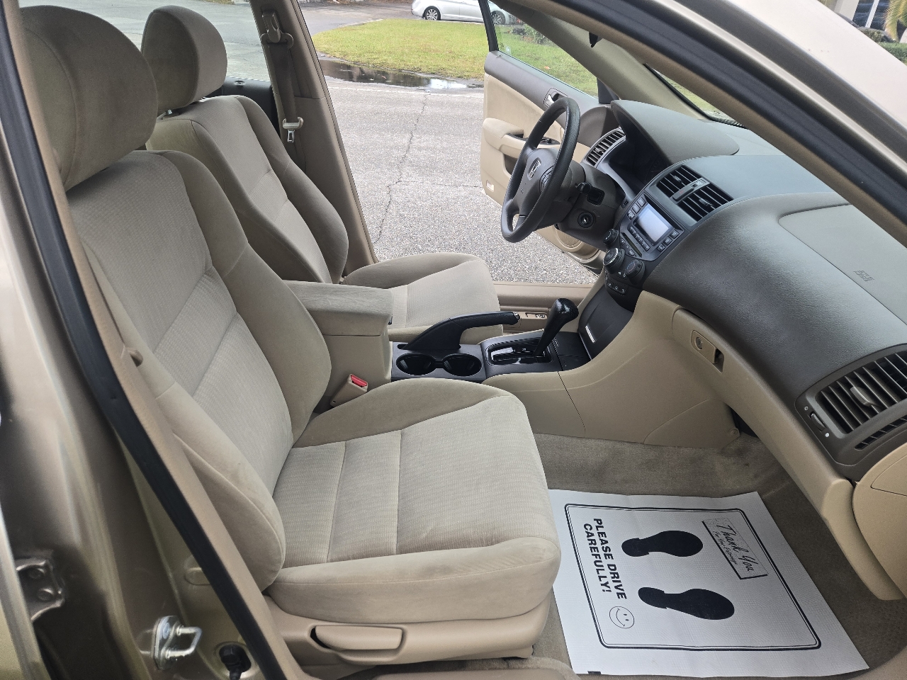 Honda Accord LX sedan AT 2005