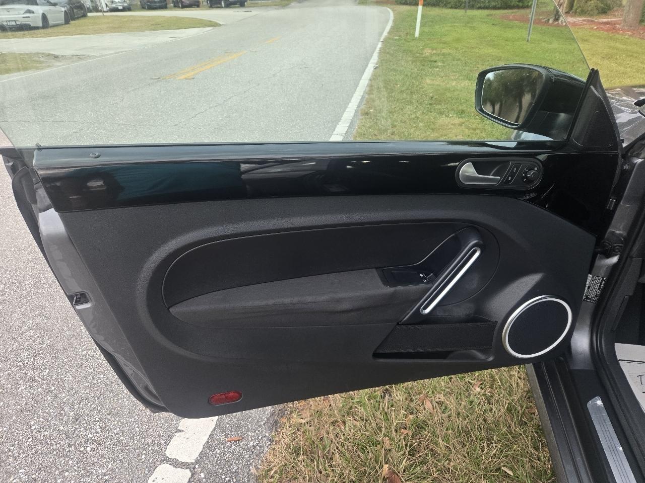 Volkswagen Beetle 2.0T Turbo 2013