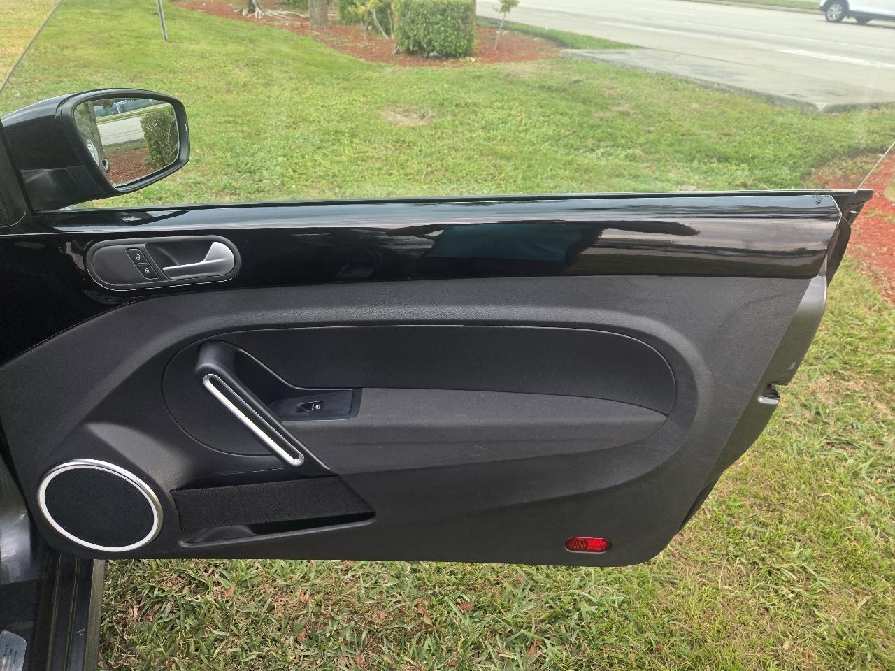 Volkswagen Beetle 2.0T Turbo 2013