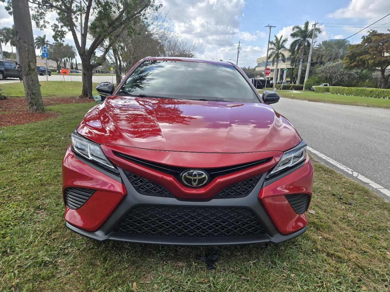 Toyota Camry SE 2020