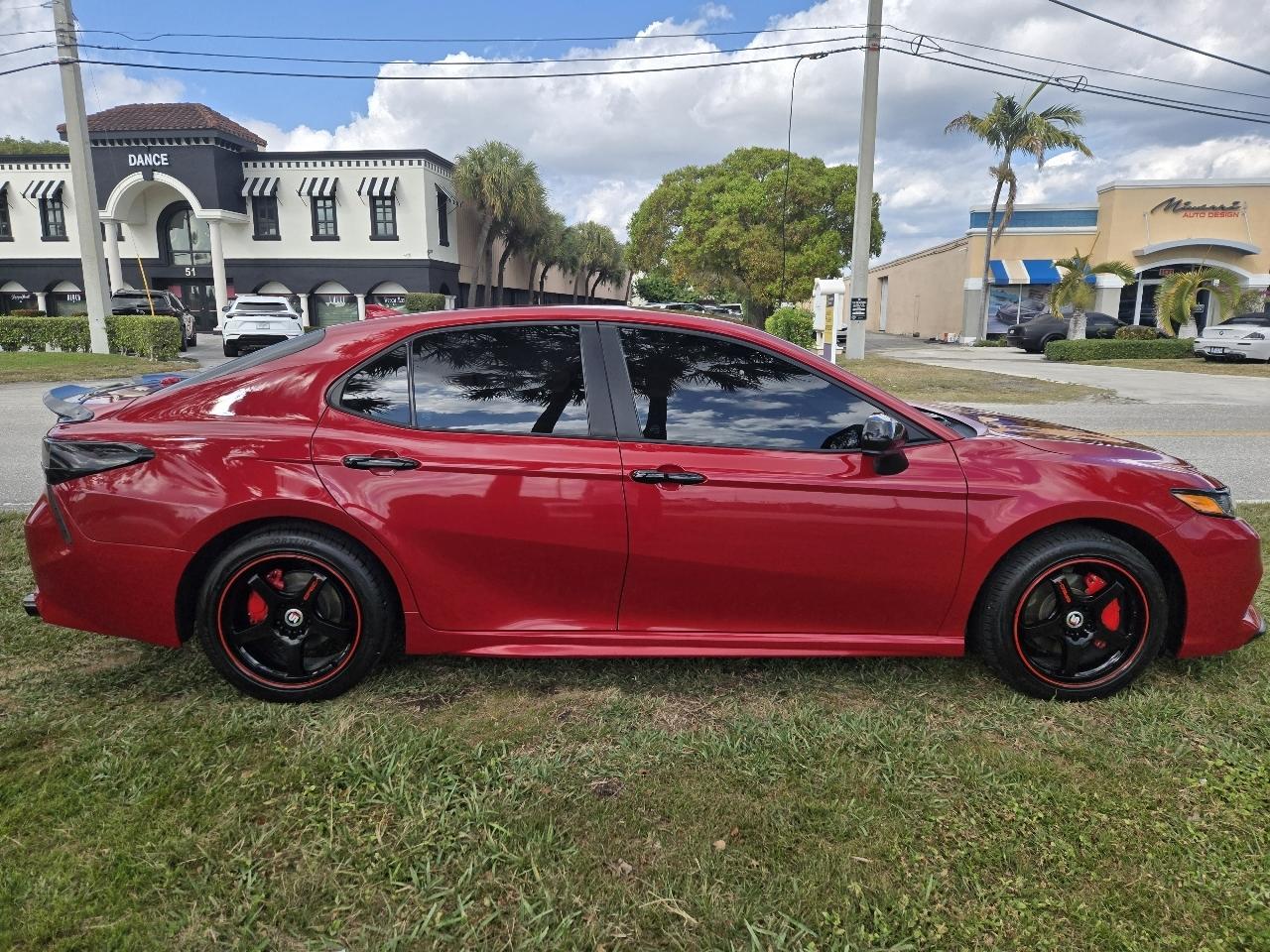 Toyota Camry SE 2020
