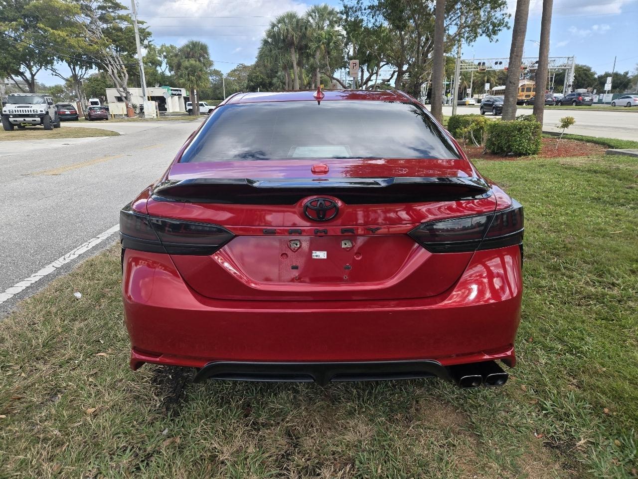 Toyota Camry SE 2020