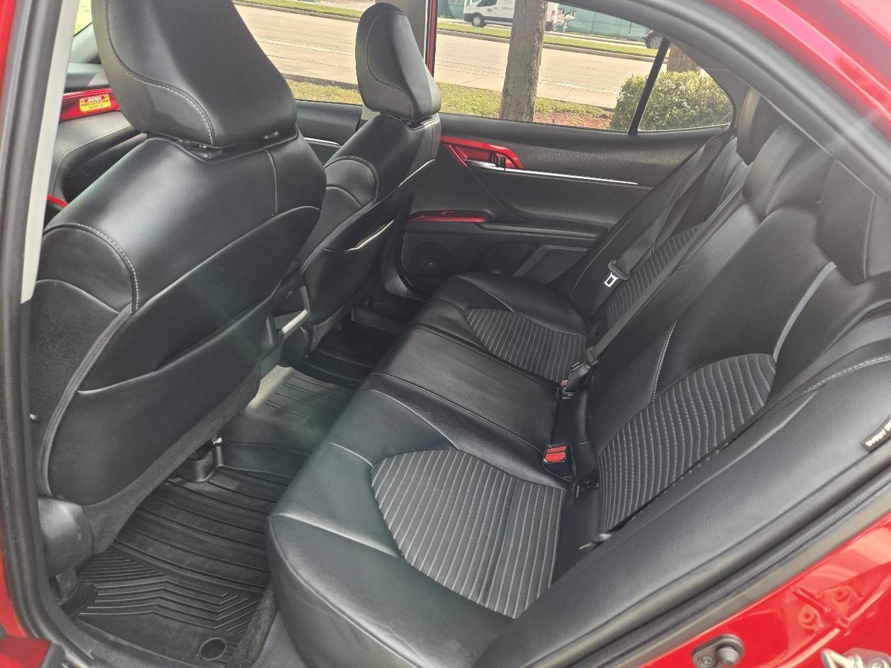 Toyota Camry SE 2020