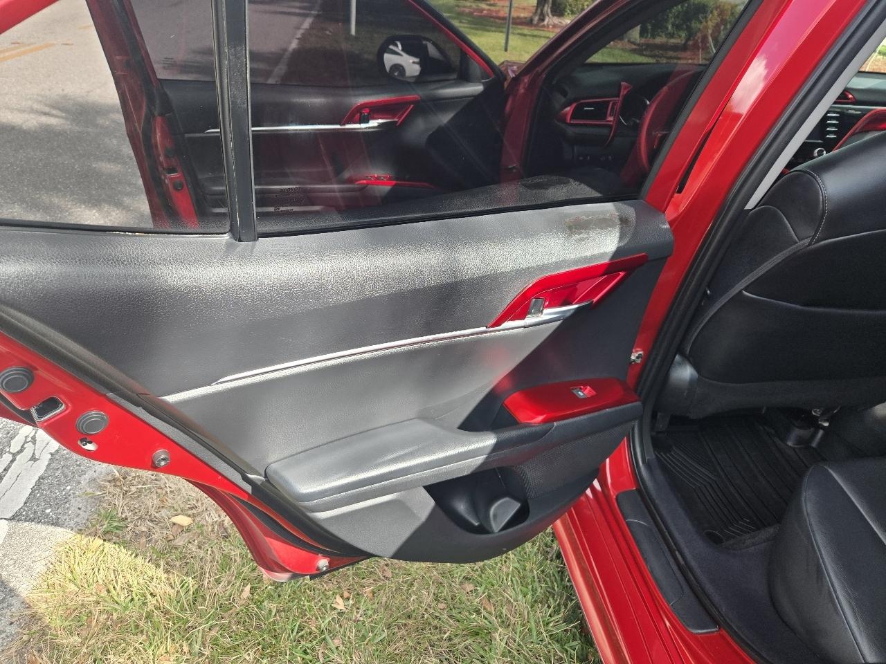 Toyota Camry SE 2020