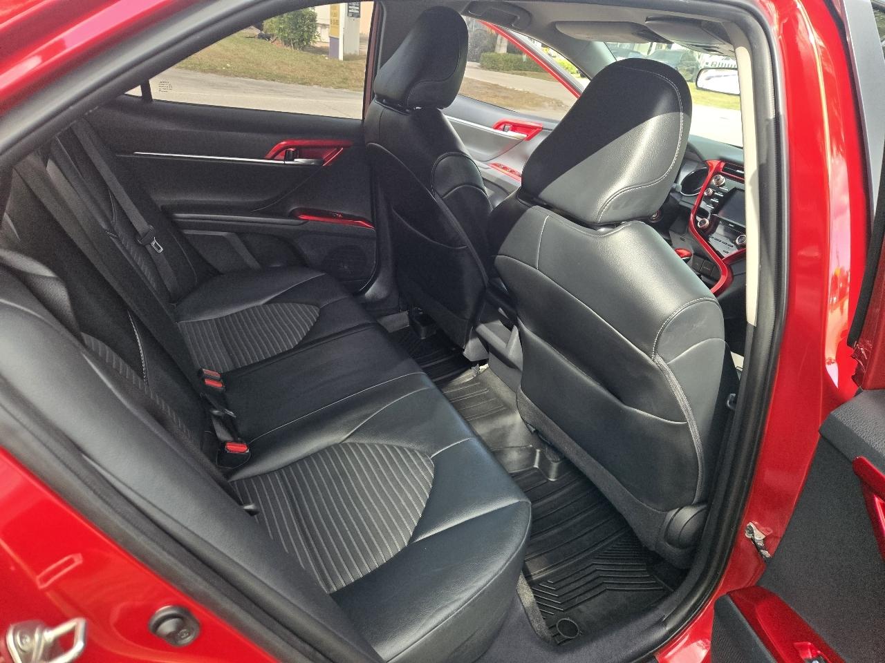 Toyota Camry SE 2020