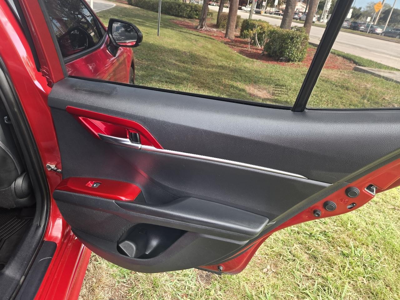 Toyota Camry SE 2020