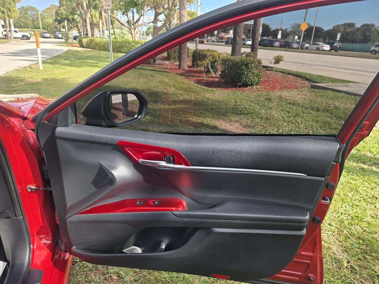 Toyota Camry SE 2020