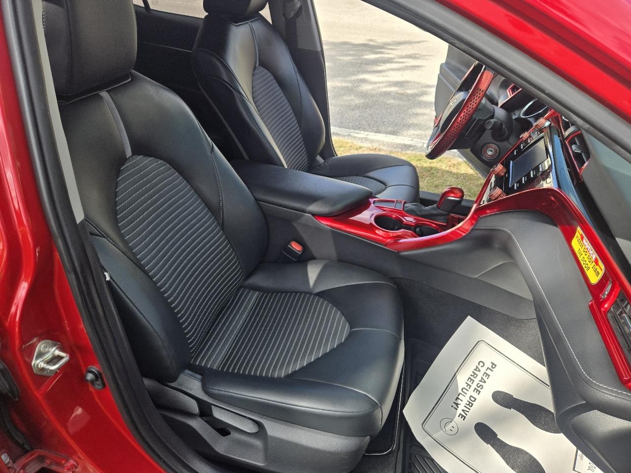 Toyota Camry SE 2020