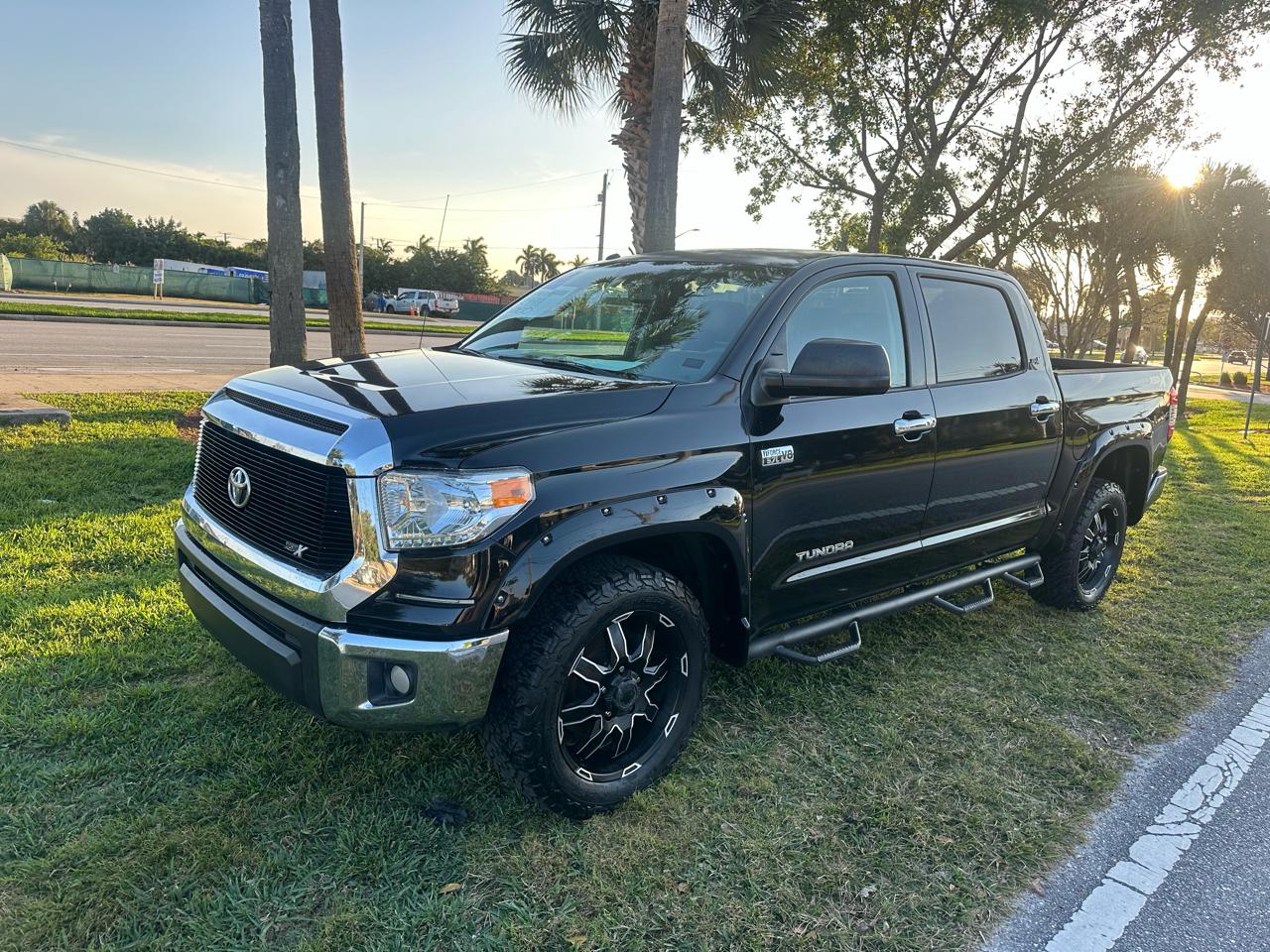 Toyota Tundra SR5 5.7L V8 CrewMax 2WD 2014