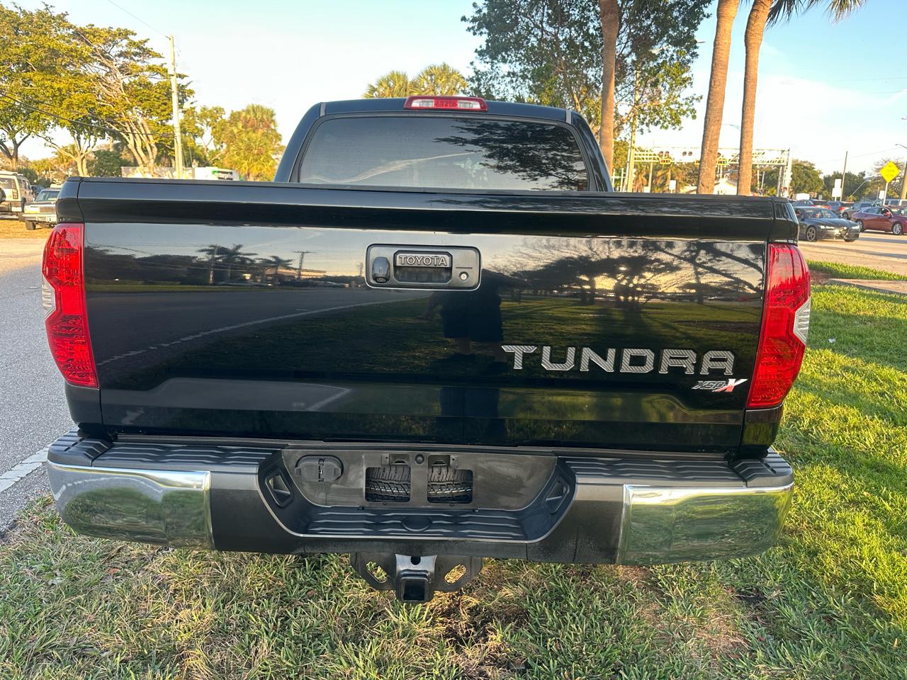 Toyota Tundra SR5 5.7L V8 CrewMax 2WD 2014