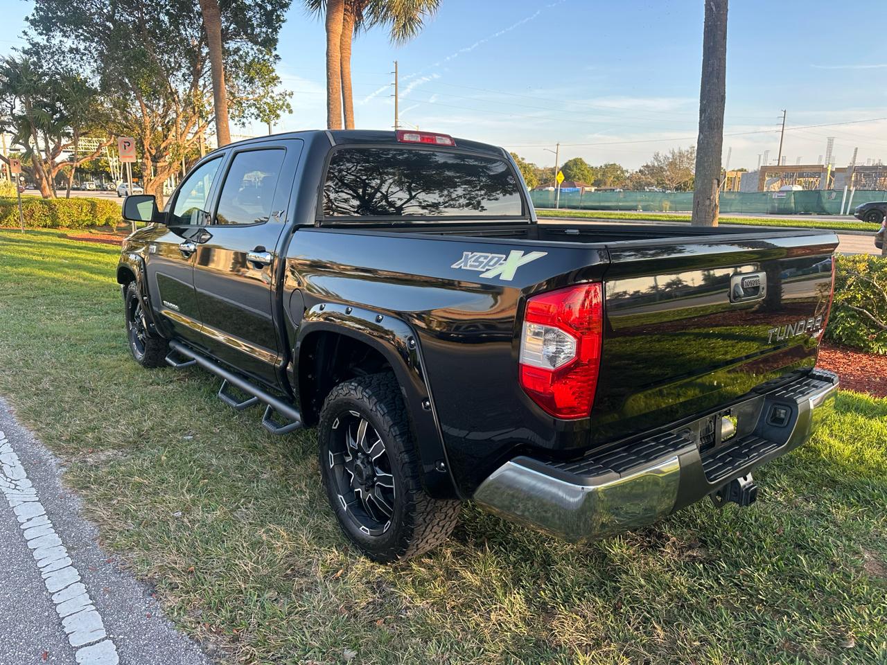 Toyota Tundra SR5 5.7L V8 CrewMax 2WD 2014