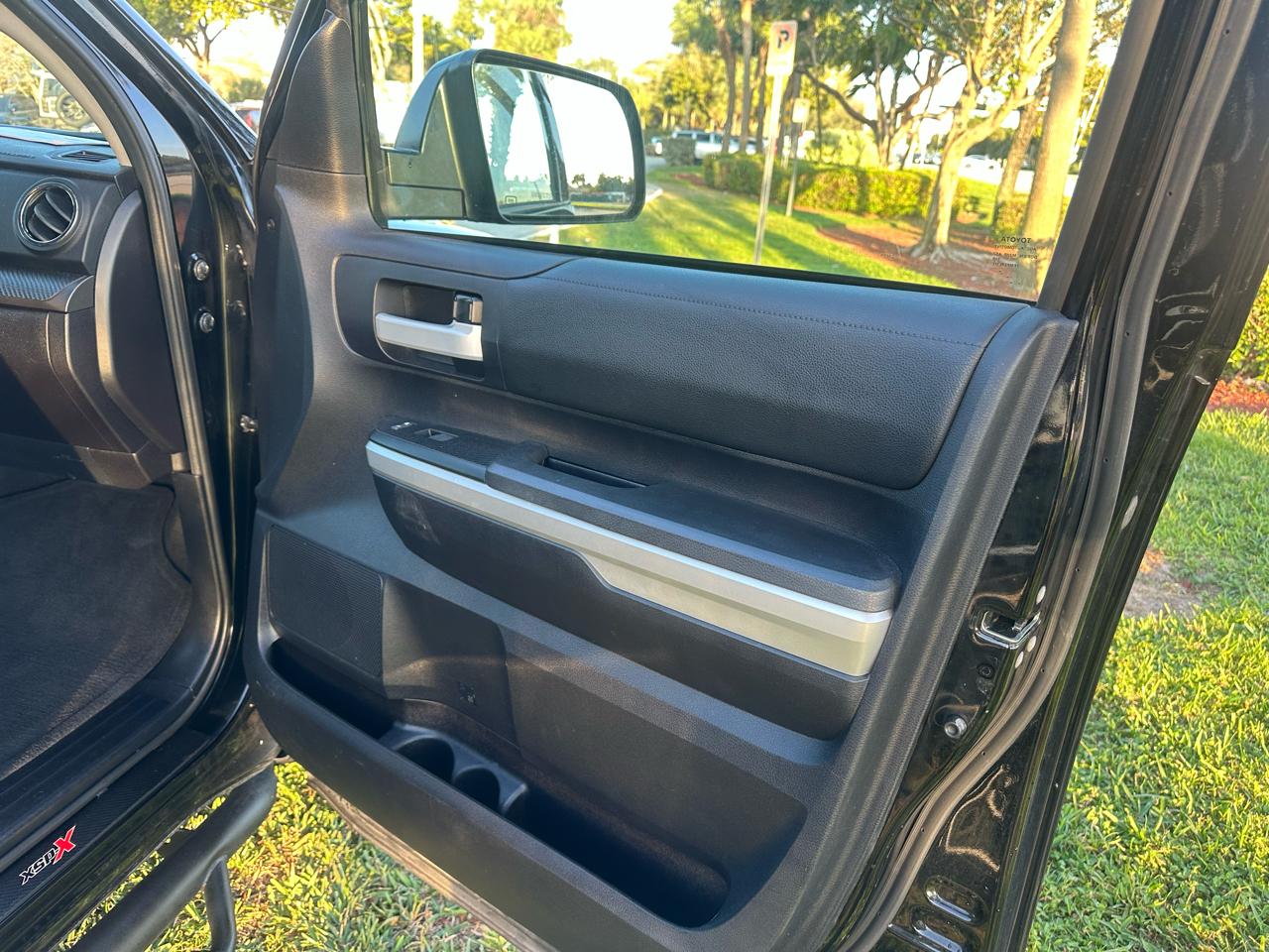 Toyota Tundra SR5 5.7L V8 CrewMax 2WD 2014