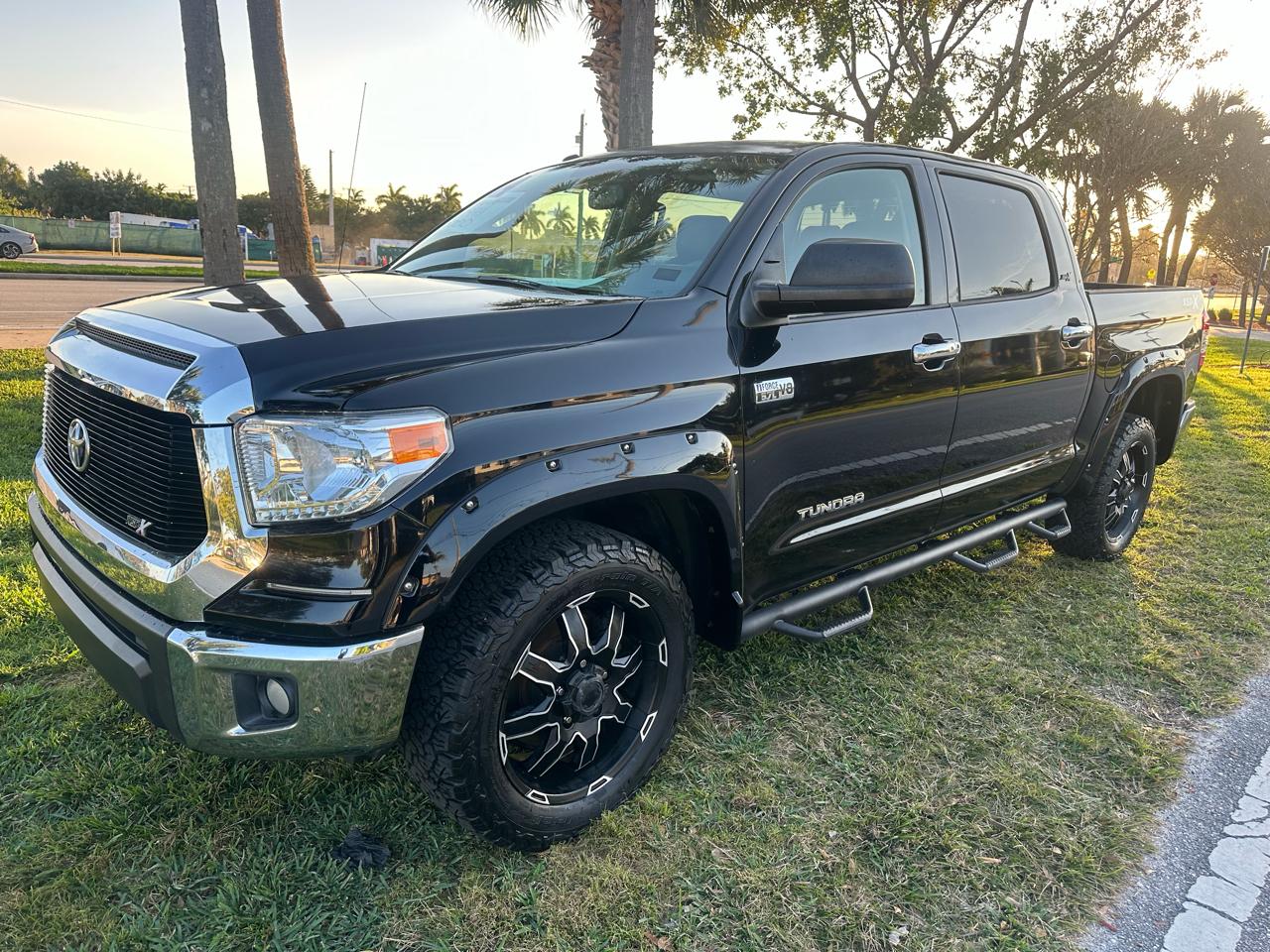 Toyota Tundra SR5 5.7L V8 CrewMax 2WD 2014