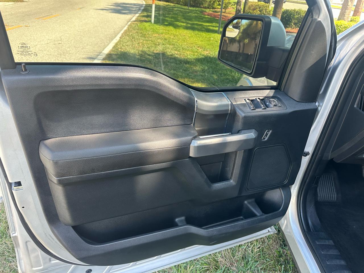 Ford F-150 2WD SuperCrew 139" XLT 2015