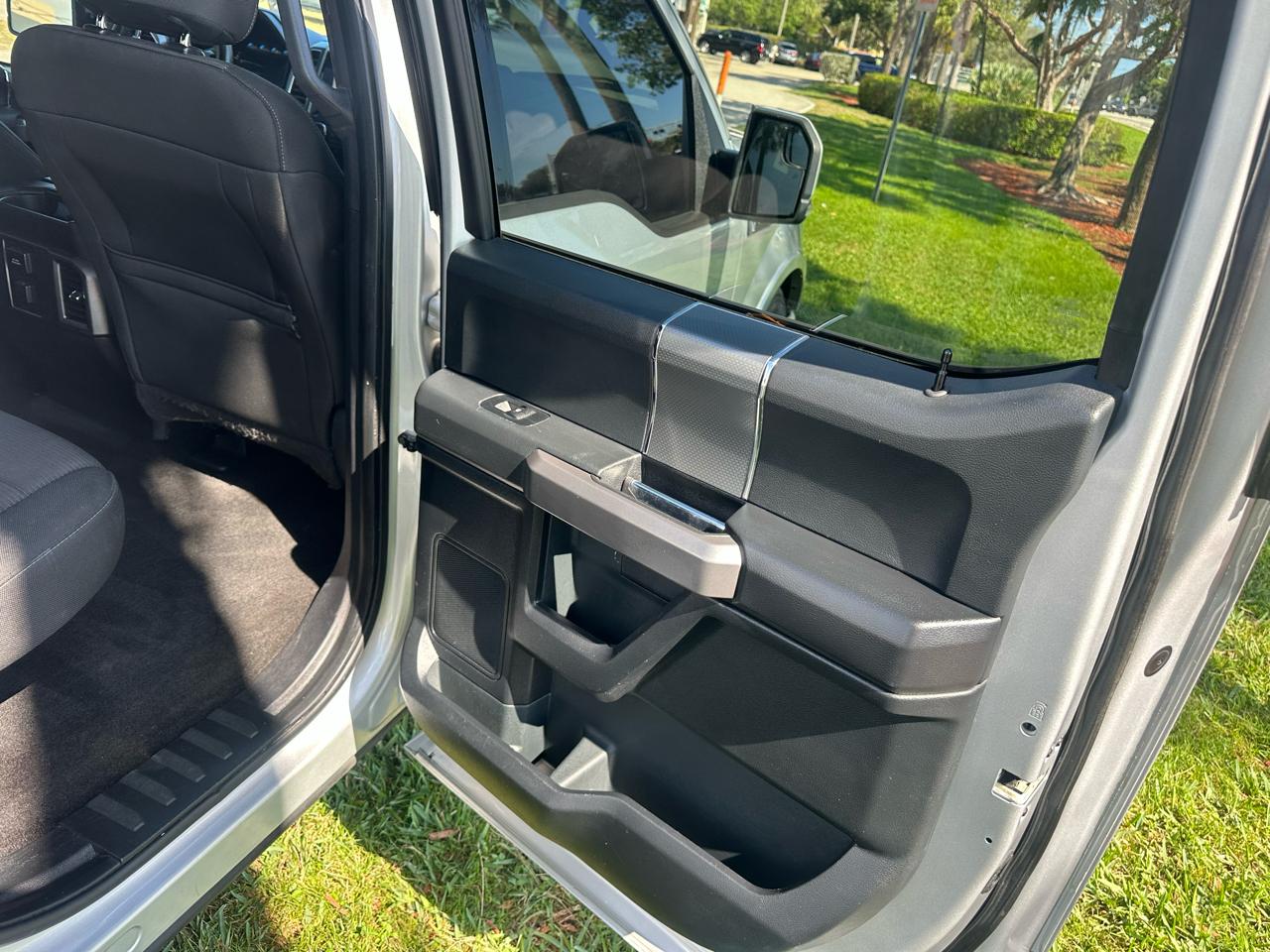 Ford F-150 2WD SuperCrew 139" XLT 2015