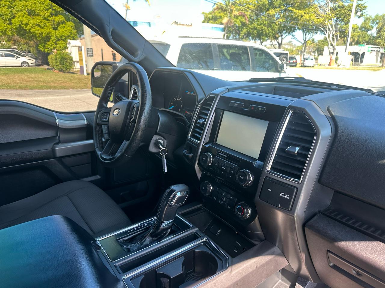 Ford F-150 2WD SuperCrew 139" XLT 2015