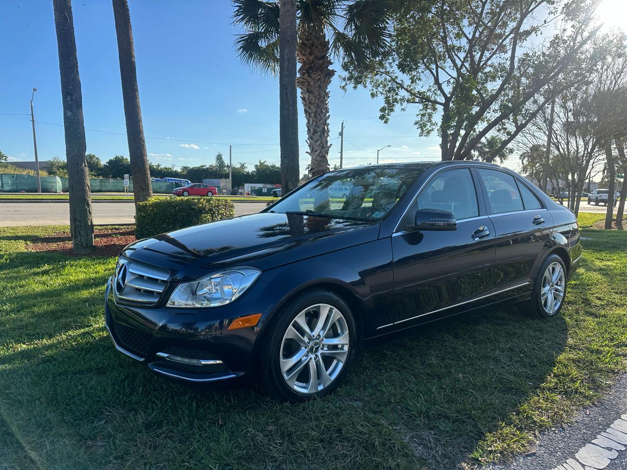 Mercedes-Benz C-Class C300 4MATIC Luxury Sedan 2012