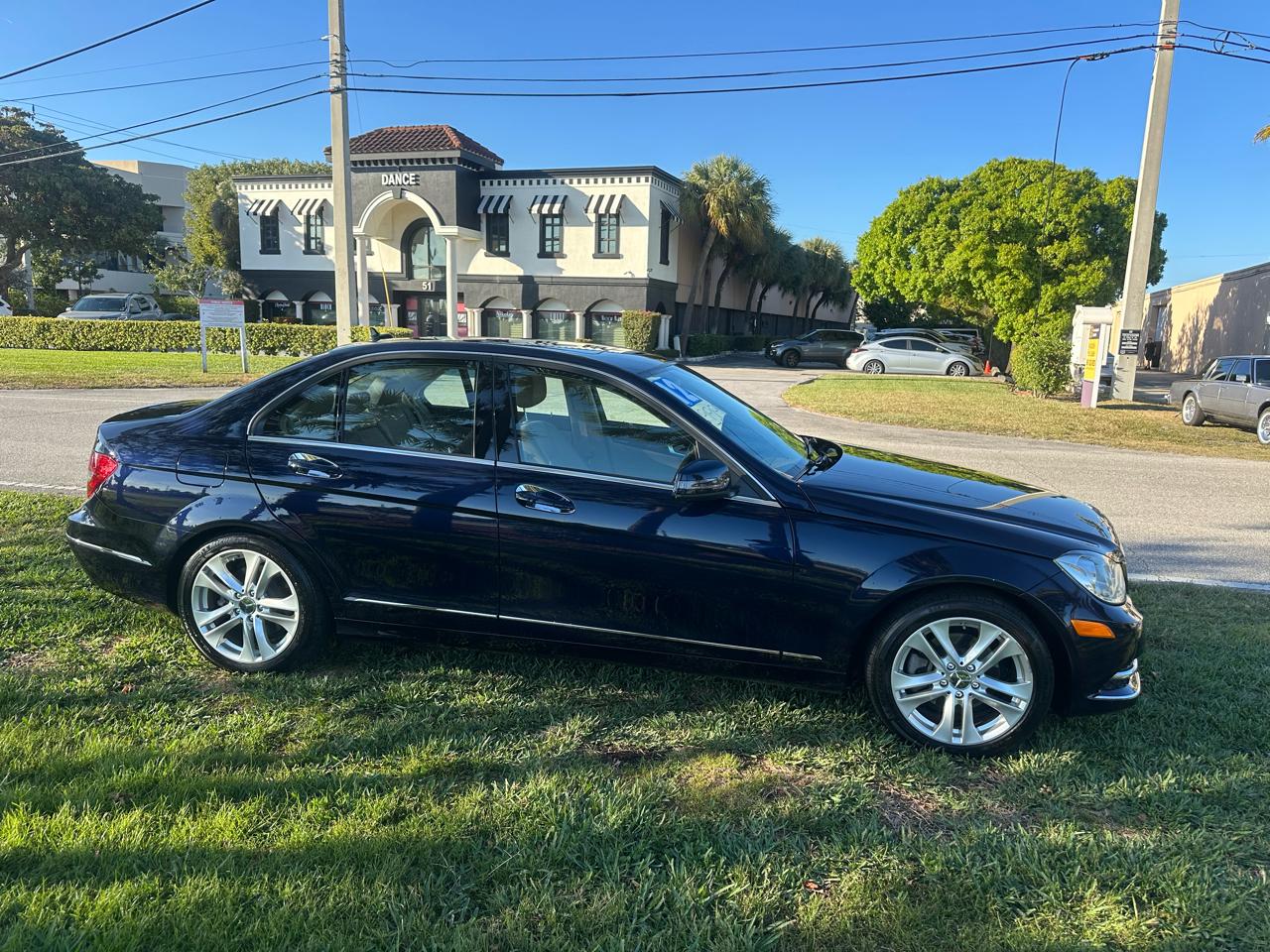 Mercedes-Benz C-Class C300 4MATIC Luxury Sedan 2012