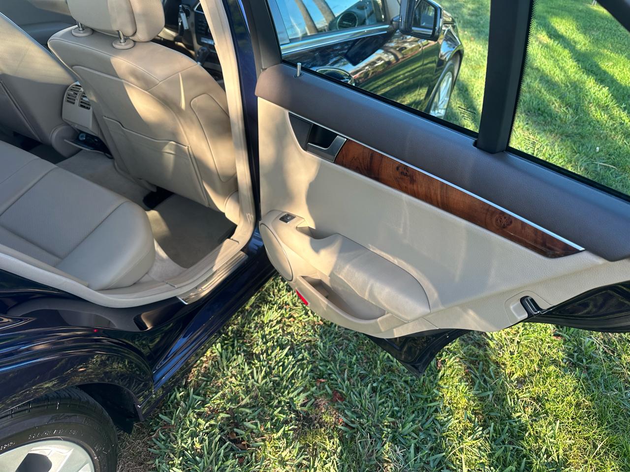 Mercedes-Benz C-Class C300 4MATIC Luxury Sedan 2012