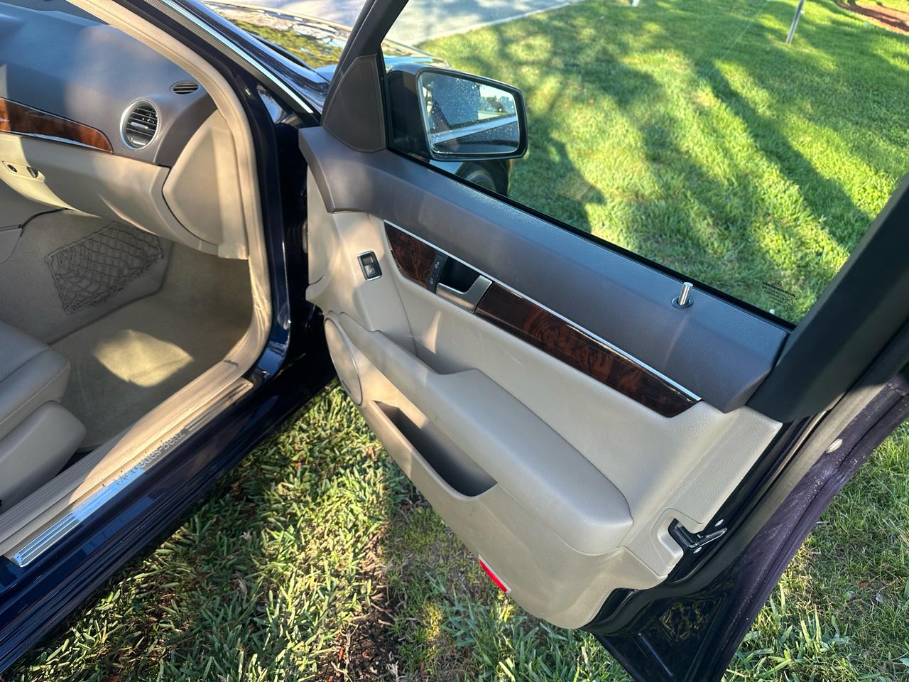 Mercedes-Benz C-Class C300 4MATIC Luxury Sedan 2012