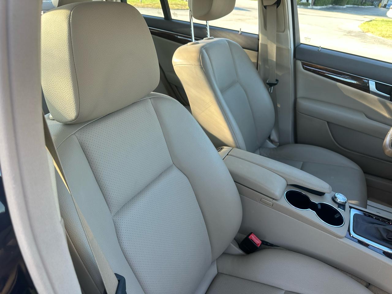 Mercedes-Benz C-Class C300 4MATIC Luxury Sedan 2012