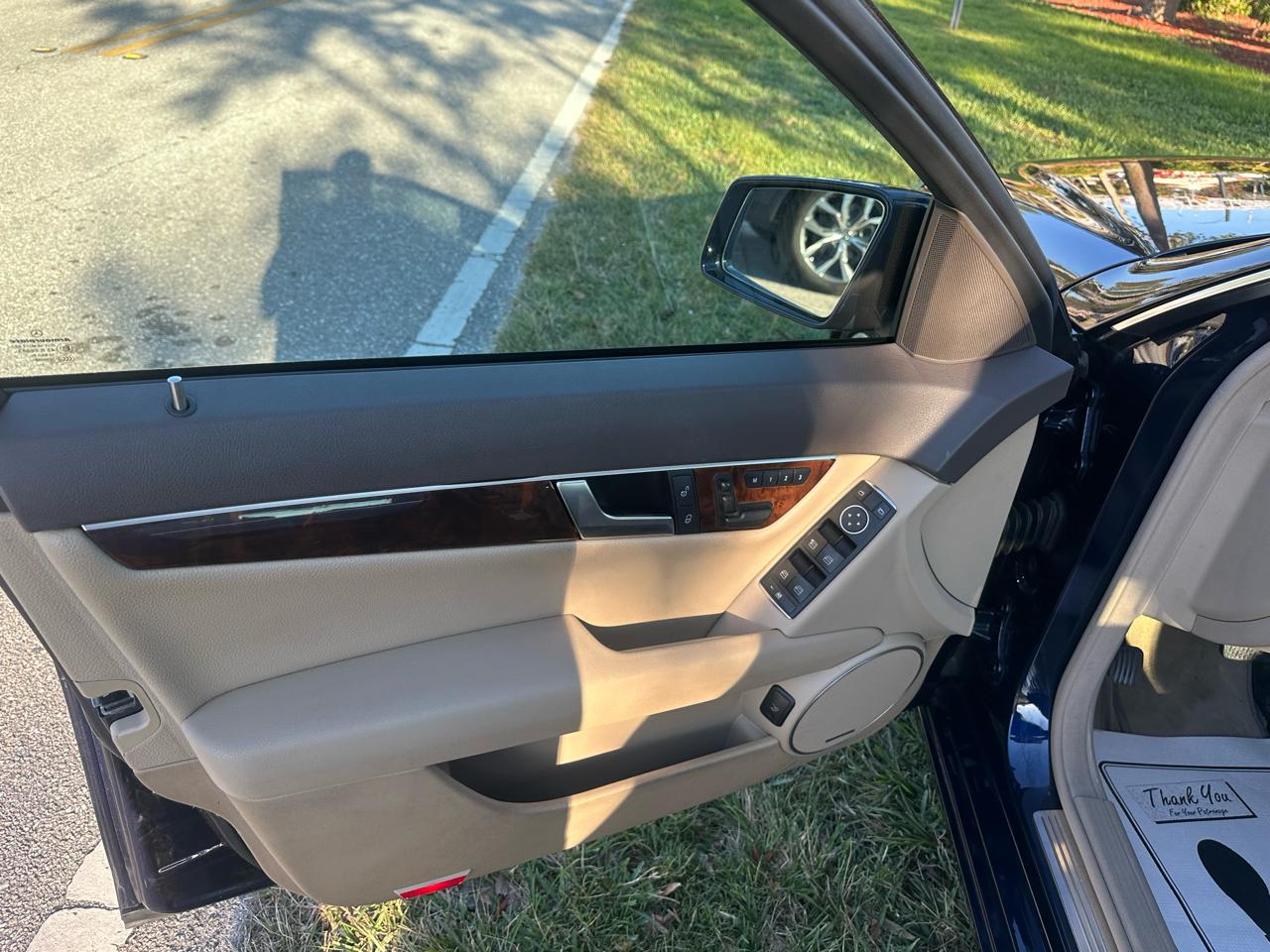 Mercedes-Benz C-Class C300 4MATIC Luxury Sedan 2012
